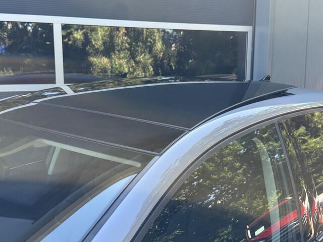 Volkswagen GOLF 1.5 eTSI 150pk DSG Style 1st Edition Black Panoramadak Winterpakket 19" Velgen IQ Light Massagestoel