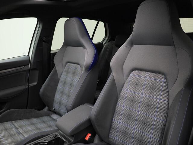 Volkswagen GOLF 1.4eHybrid 180kW/245PK GTE · Panoramadak · Parkeersensoren · Stoel- & stuurverwarming