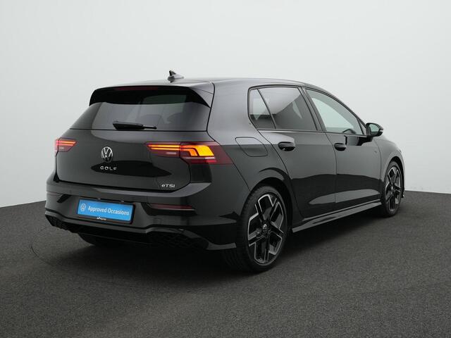 Volkswagen GOLF 1.5 eTSI 115 pk DSG R-Line Edition | LED Plus koplampen | Sportonderstel | Achteruitrijcamera | Adaptive Cruise | Stoel-/stuurverwarming | Carplay