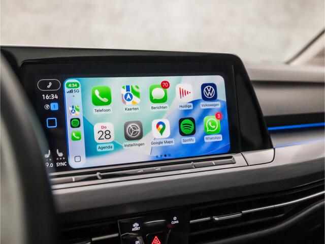 Volkswagen GOLF 1.5 TSI Sport (SCHUIFDAK, 4 CILINDER, MEMORY SEATS, HEAD-UP DISPLAY, STUUR/STOELVERWARMING, DYNAMISCHE KNIPPERLICHTEN, SPORTSTOELEN, CAMERA, GETINT GLAS, ALCANTARA, NIEUWE APK, NIEUWSTAAT)