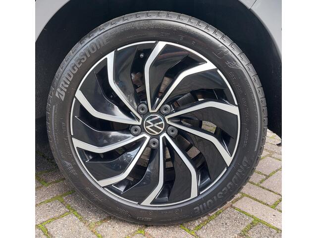 Volkswagen GOLF 1.5 TSI Life Business