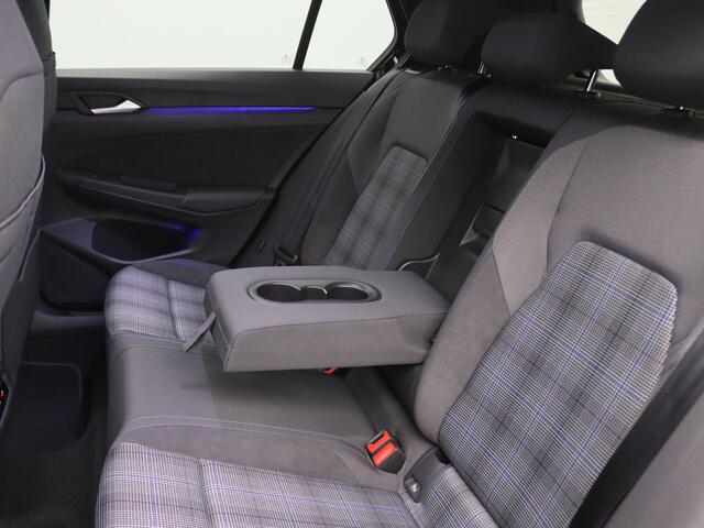 Volkswagen GOLF 1.5 eHybrid GTE 272PK DSG Pano-Schuifdak, 360gr. Camera, Adaptieve Cruise Controle, Keyless, Side Assist, Alarm, Stoel-Stuurverwarming, Trekhaak, 18" LM Velgen