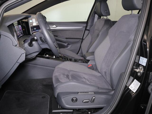 Volkswagen GOLF 1.5 eTSI 50 Jahre Edition 150 pk Automaat (DSG) | Navigatie | Panoramadak | Parkeersensoren | Achteruitrijcamera | Matrix LED koplampen | Stoelverwarming |