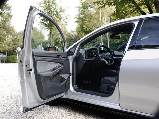 Volkswagen GOLF 1.5 eTSI R-Line | IQ Lights | Achteruitrijcamera