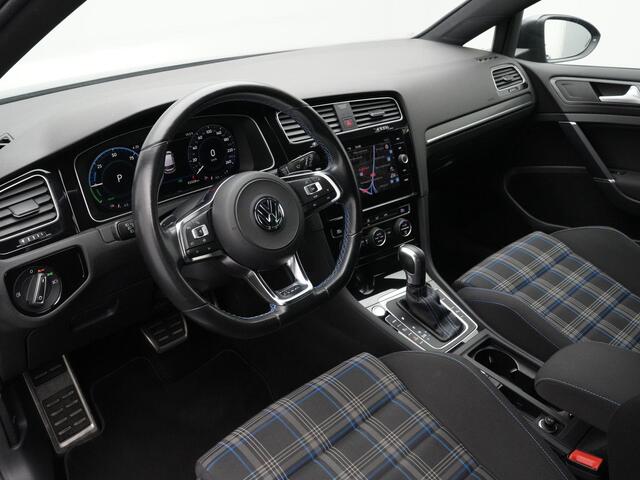 Volkswagen GOLF 1.4 TSI 204 pk PHEV GTE | LED koplampen | Virtual Cockpit | Adaptieve Cruise | Achteruitrijcamera | Sportstoelen | Apple Carplay/Android Auto | 17 inch