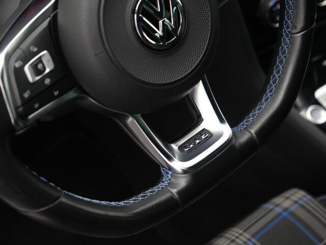 Volkswagen GOLF 1.4 TSI 204 pk PHEV GTE | LED koplampen | Virtual Cockpit | Adaptieve Cruise | Achteruitrijcamera | Sportstoelen | Apple Carplay/Android Auto | 17 inch
