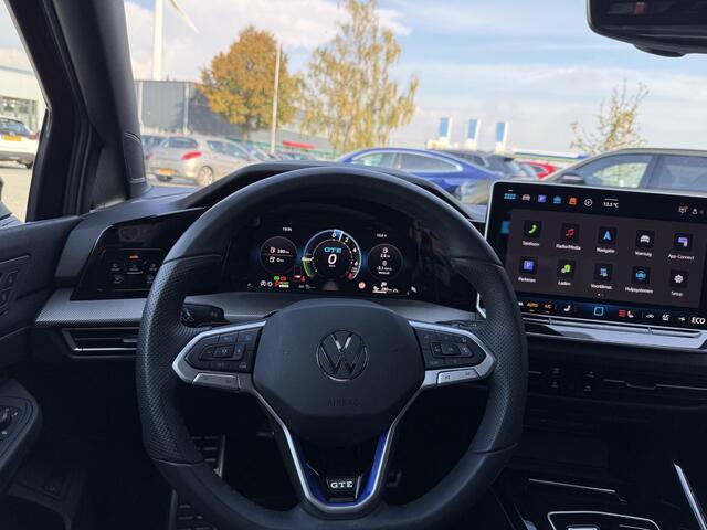 Volkswagen GOLF 1.5 eHybrid 272 Pk Automaat GTE | Nieuw Model | Matrix LED | Panoramadak | Head-Up | 360 Camera | DCC | Black Style | Trekhaak | 18 Inch | 12.605 Km!!