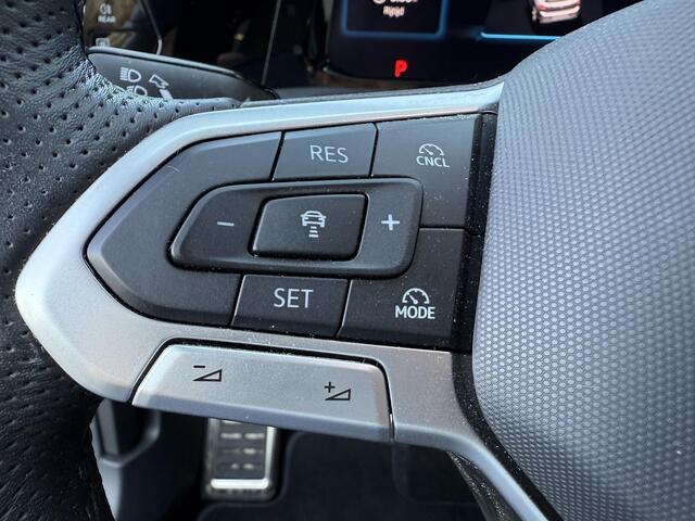 Volkswagen GOLF 1.5 eHybrid 272 Pk Automaat GTE | Nieuw Model | Matrix LED | Panoramadak | Head-Up | 360 Camera | DCC | Black Style | Trekhaak | 18 Inch | 12.605 Km!!