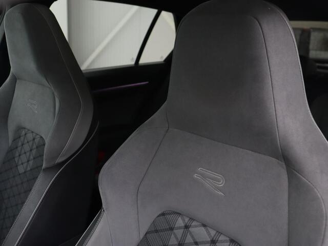 Volkswagen GOLF 1.5 TSI R-Line | Panoramadak | Carplay | Sportstoelen | Navigatie | Adaptive cruise | Parkeerhulp | File Assistent | Full LED