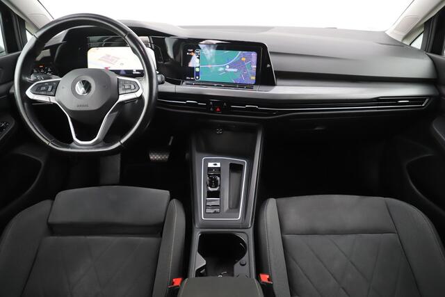 Volkswagen GOLF Variant 1.5 eTSI Style 131PK Trekhaak 17 inch LMV Sportstoelen Virtual Cockpit Navigatie Achteruitrijcamera Carplay Sfeerverlichting LED All-season banden!