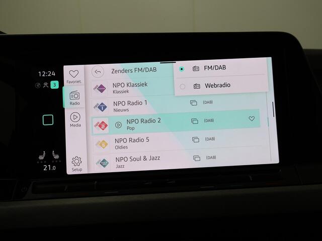 Volkswagen GOLF 1.0 TSI Life | 110 PK | Navigatiesysteem | Achteruitrijcamera | Voorstoelen verarmd |