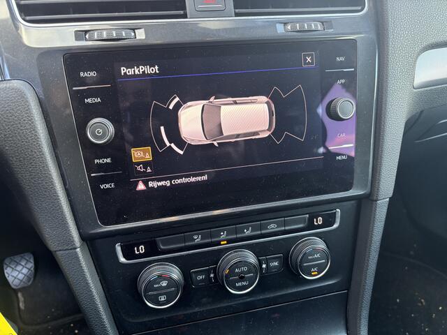 Volkswagen GOLF 1.0 TSI Comfortline NAVI / CLIMA / PDC / CRUISE / CARPLAY / DAB+ / NL-AUTO