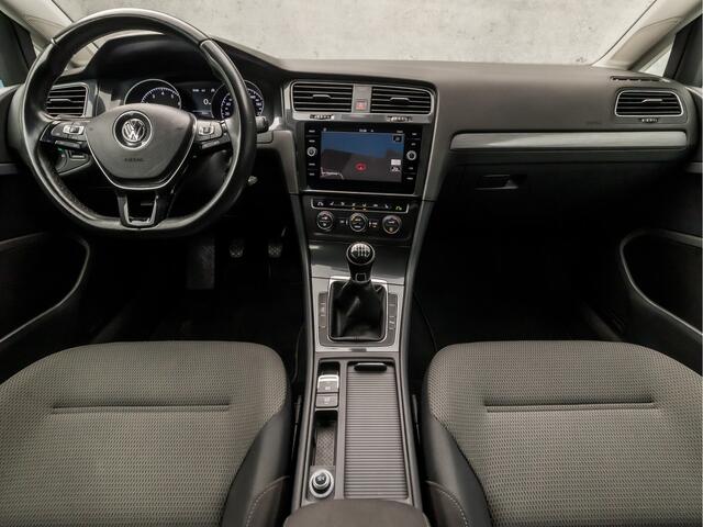 Volkswagen GOLF 1.0 TSI Sportline (APPLE CARPLAY, BLACK EDITION, CLIMATE, LED KOPLAMPEN, STOELVERWARMING, DYNAMISCHE KNIPPERLICHTEN, CAMERA, SPORTSTOELEN, ADAPTIVE CRUISE, GETINT GLAS, NIEUWSTAAT)