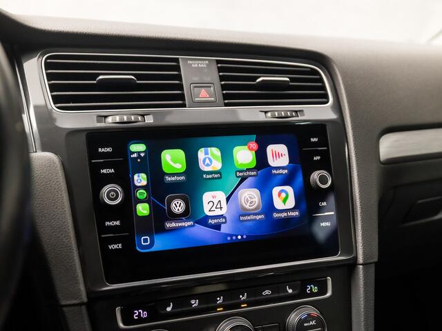 Volkswagen GOLF 1.0 TSI Sportline (APPLE CARPLAY, BLACK EDITION, CLIMATE, LED KOPLAMPEN, STOELVERWARMING, DYNAMISCHE KNIPPERLICHTEN, CAMERA, SPORTSTOELEN, ADAPTIVE CRUISE, GETINT GLAS, NIEUWSTAAT)