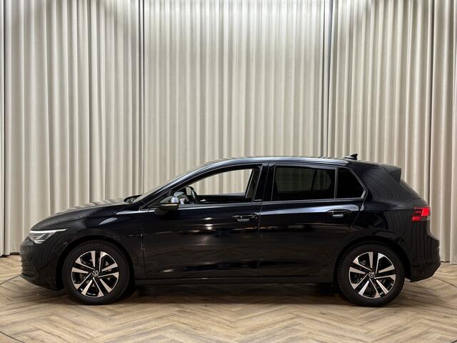 Volkswagen GOLF 1.5 eTSI Style *Stoel-/Stuurverwarming* Carplay / Adapt. Cruise / Ambient / Navigatie / ECC Clima / 17'' LMV