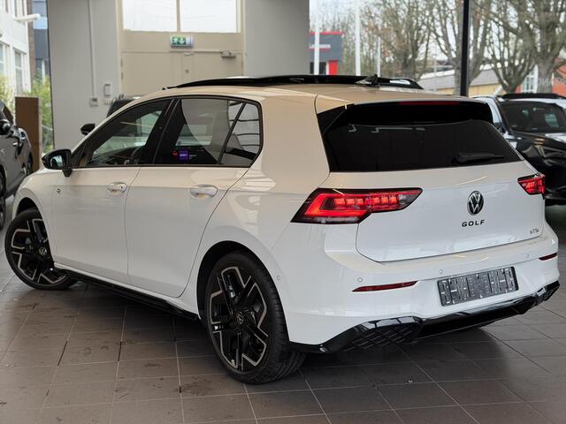 Volkswagen GOLF 1.5 R Line Pano / 360 / H&K / Trekhaak