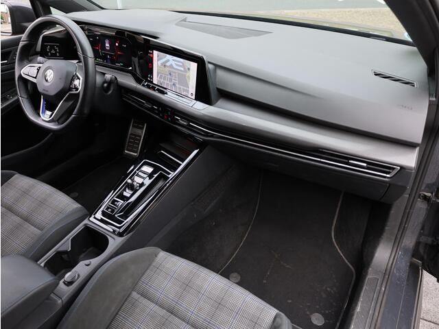 Volkswagen GOLF 8 GTE 245PK | Achteruitrijcamera | Stoel&Stuurverwarming | Carplay/Android | Trekhaak | Getint Glas |