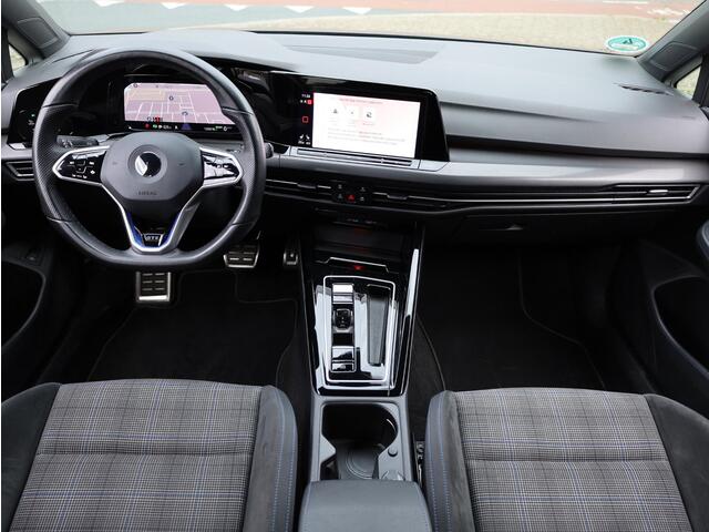 Volkswagen GOLF 8 GTE 245PK | Achteruitrijcamera | Stoel&Stuurverwarming | Carplay/Android | Trekhaak | Getint Glas |
