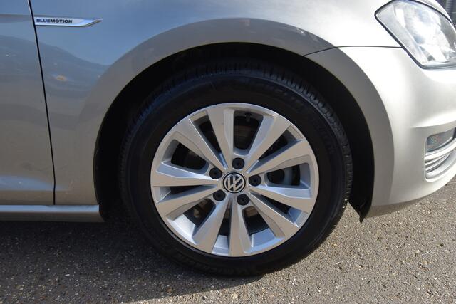 Volkswagen GOLF Variant 1.0 TSI Connected Series , A UITRIJ CAM , CLIMATR , CR CONTR , NAVI , BL TOOTH , PDC V+A , LMV16 ,