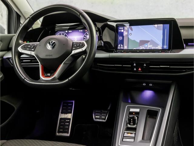 Volkswagen GOLF 1.0 TSI Sport Automaat (SCHUIFDAK, APPLE CARPLAY, STUUR/STOELVERWARMING, DYNAMISCHE KNIPPERLICHTEN, SFEERVERLICHTING, CAMERA, KEYLESS, ADAPTIVE CRUISE, NIEUWSTAAT)