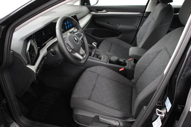 Volkswagen GOLF 1.5 TSI 130pk Life Navigatie Climate control Camera Parkeer sensoren Virtual Cockpit Stoel en Stuur verwarming