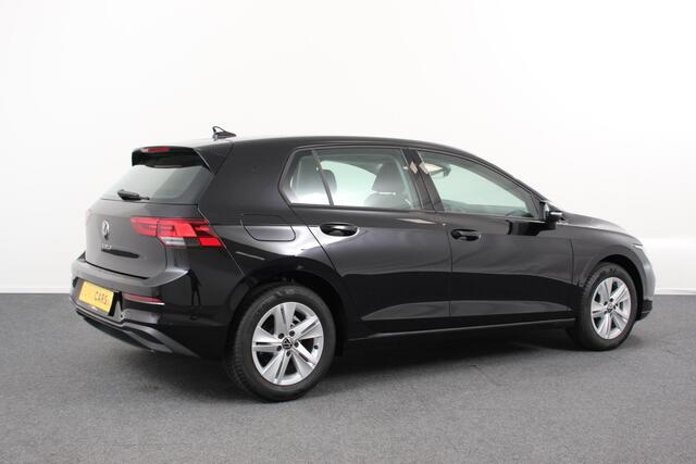 Volkswagen GOLF 1.5 TSI 130pk Life Navigatie Climate control Camera Parkeer sensoren Virtual Cockpit Stoel en Stuur verwarming