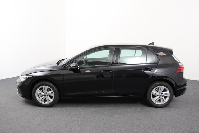 Volkswagen GOLF 1.5 TSI 130pk Life Navigatie Climate control Camera Parkeer sensoren Virtual Cockpit Stoel en Stuur verwarming