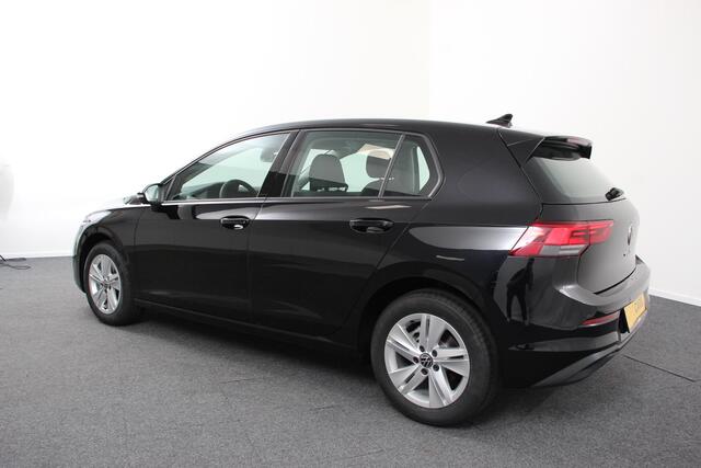 Volkswagen GOLF 1.5 TSI 130pk Life Navigatie Climate control Camera Parkeer sensoren Virtual Cockpit Stoel en Stuur verwarming