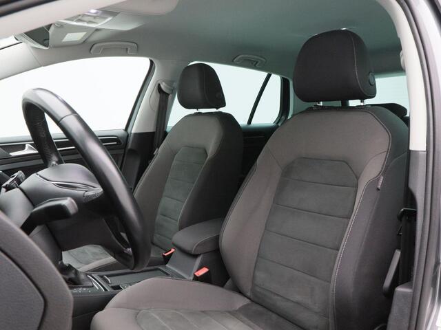 Volkswagen GOLF 1.6 TDi Highline 115 Pk Automaat | Adaptive Cruise | Digitaal Dashboard | CarPlay | Navigatiesysteem | Trekhaak | Parkeersensoren |16 Inch