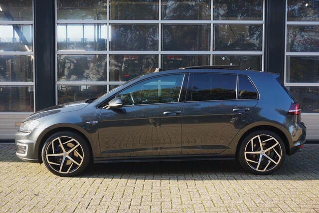 Volkswagen GOLF 1.4 TSI GTE Pano-dak/Trekhaak/App-Connect!