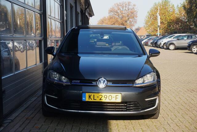 Volkswagen GOLF 1.4 TSI GTE Pano-dak/Trekhaak/App-Connect!