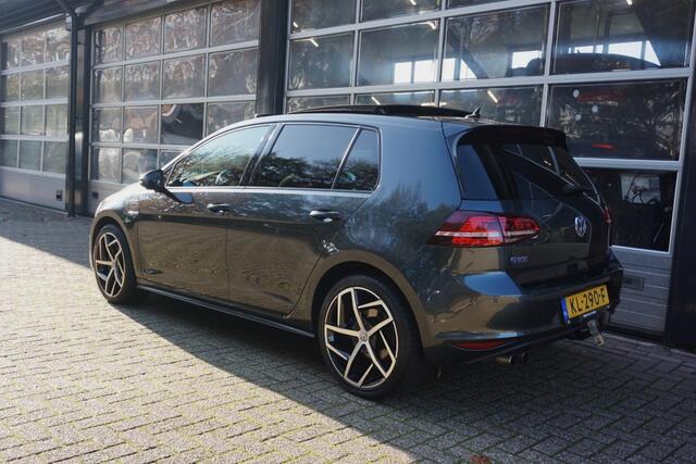 Volkswagen GOLF 1.4 TSI GTE Pano-dak/Trekhaak/App-Connect!
