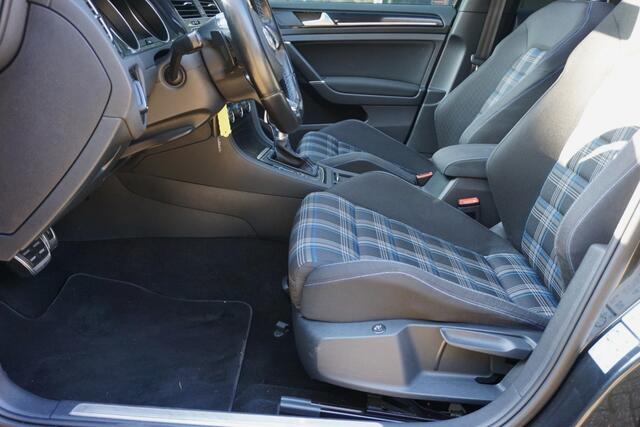 Volkswagen GOLF 1.4 TSI GTE Pano-dak/Trekhaak/App-Connect!