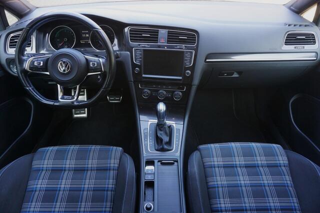 Volkswagen GOLF 1.4 TSI GTE Pano-dak/Trekhaak/App-Connect!