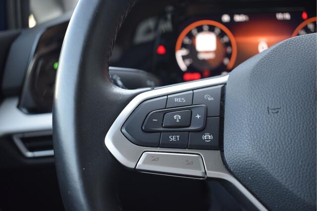 Volkswagen GOLF 1.0 eTSI Life Automaat Adaptive cruise, Navi,