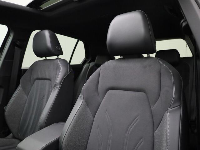 Volkswagen GOLF 1.5eTSI/150PK Style DSG edition 50 · Panoramadak · Camera · Apple/Android Car Play · Head-up Display · Navigatie · Massagefunctie · Garantie tot oktober 2026