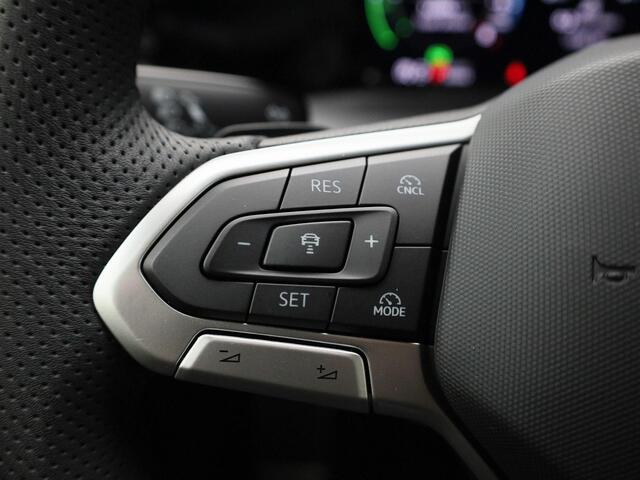 Volkswagen GOLF 1.5eHybrid 200kW/272PK GTE · Leder · Trekhaak · Apple/Android Car Play · 360°Camera · Elektrische stoelverstelling · Garantie tot 01-02-2030 of 100000km.