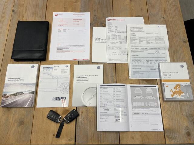 Volkswagen GOLF 7,5 GTI 2.0 TSI 230pk DSG / Aut. Led Leder/alcantara Pano Virtual 19" 109dkm!!