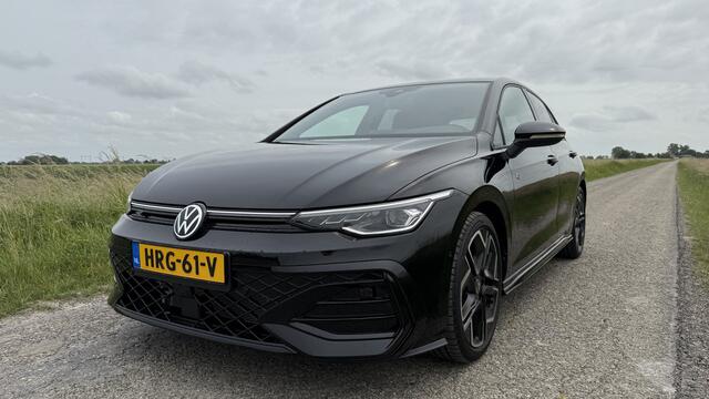 Volkswagen GOLF 1.5 eTSI R-Line 150 PK Edition Black Line 18" LM ACC 1.5 eTSI 150pk DSG/AUT R-Line Trekhaak, Camera, Fabrieksgarantie