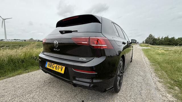 Volkswagen GOLF 1.5 eTSI R-Line 150 PK Edition Black Line 18" LM ACC 1.5 eTSI 150pk DSG/AUT R-Line Trekhaak, Camera, Fabrieksgarantie