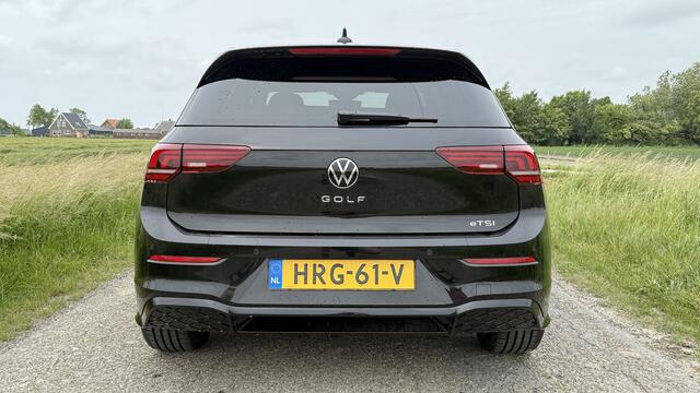 Volkswagen GOLF 1.5 eTSI R-Line 150 PK Edition Black Line 18" LM ACC 1.5 eTSI 150pk DSG/AUT R-Line Trekhaak, Camera, Fabrieksgarantie