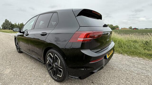 Volkswagen GOLF 1.5 eTSI R-Line 150 PK Edition Black Line 18" LM ACC 1.5 eTSI 150pk DSG/AUT R-Line Trekhaak, Camera, Fabrieksgarantie