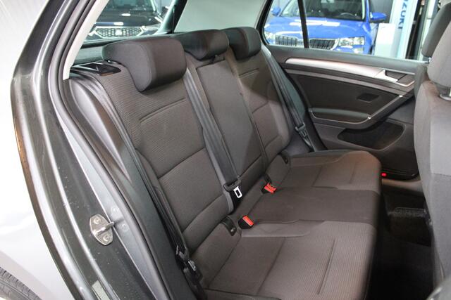 Volkswagen GOLF 1.0 TSI Comfortline / Navigatie / Adaptive Cruise. / PDC voor + achter / Carplay / Android auto /