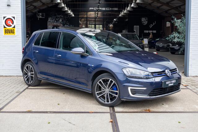 Volkswagen GOLF 1.4 TSI GTE Connected Series *Pano | ACC | Navi | Clima | Blindspot | Camera | Apple Carplay | Afn. Trekhaak | Stoelverwarming*