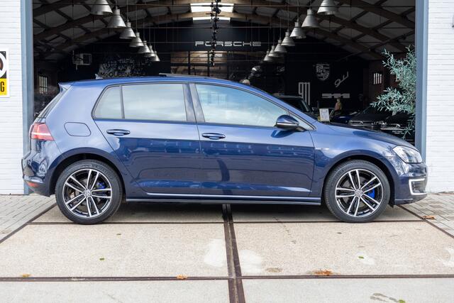 Volkswagen GOLF 1.4 TSI GTE Connected Series *Pano | ACC | Navi | Clima | Blindspot | Camera | Apple Carplay | Afn. Trekhaak | Stoelverwarming*