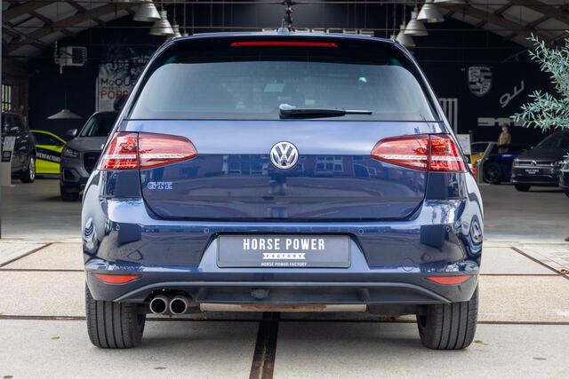 Volkswagen GOLF 1.4 TSI GTE Connected Series *Pano | ACC | Navi | Clima | Blindspot | Camera | Apple Carplay | Afn. Trekhaak | Stoelverwarming*