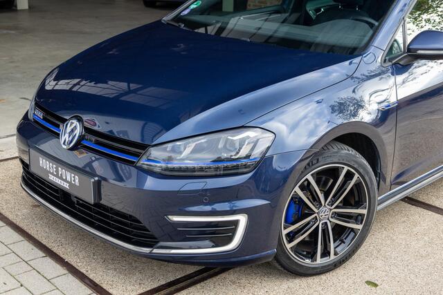 Volkswagen GOLF 1.4 TSI GTE Connected Series *Pano | ACC | Navi | Clima | Blindspot | Camera | Apple Carplay | Afn. Trekhaak | Stoelverwarming*