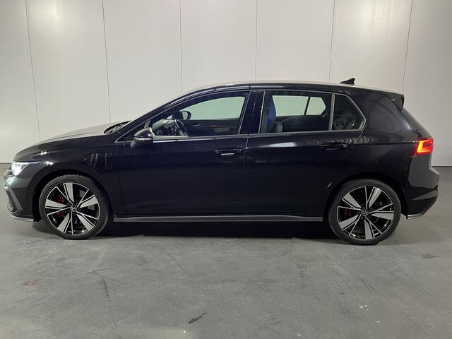 Volkswagen GOLF 1.4 eHybrid GTE / AUTOMAAT/ IQ LIGHT/ RIJ-MODI/ APP-CONNECT/ PARK. SENSOREN + CAMERA/ DIGITAL DASH/ ADAPT. CRUISE/ CLIMA/ STOEL-STUUR VERWARM./ NAVI/ 18" LMV