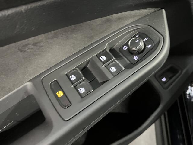 Volkswagen GOLF 1.4 eHybrid GTE / AUTOMAAT/ IQ LIGHT/ RIJ-MODI/ APP-CONNECT/ PARK. SENSOREN + CAMERA/ DIGITAL DASH/ ADAPT. CRUISE/ CLIMA/ STOEL-STUUR VERWARM./ NAVI/ 18" LMV