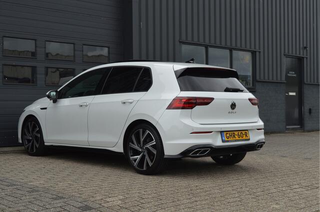 Volkswagen GOLF 1.5 eTSI R-Line | PANO | ACC | CARPLAY | SFEERVERLICHTING |